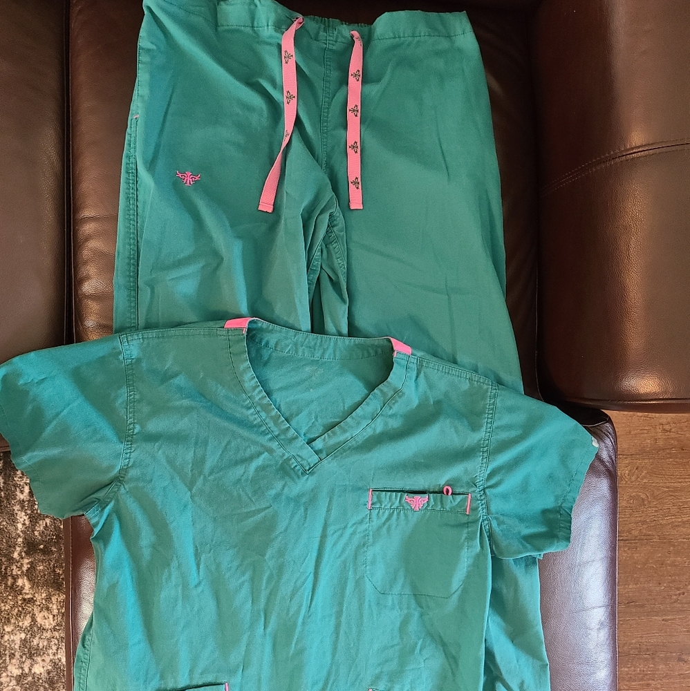 Women's scrubs size medium 4 pair